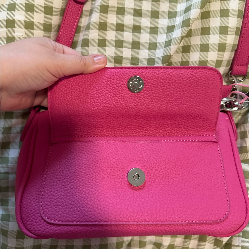 Like Dreams Women’s Hot Fuschia Pink Crossbody Bag Chain Detail NWT - Picture 3 of 5